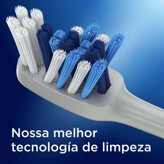 Escova Dental Macia Advanced Oral-B 7 Benefícios Compact 2 Unidades - Imagem em destaque