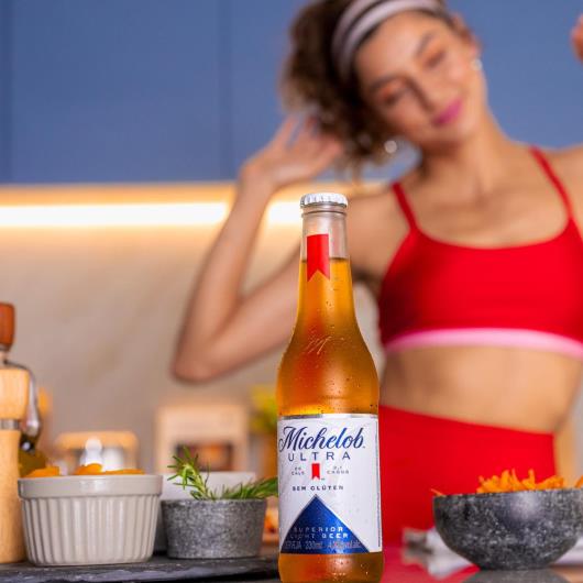 Cerveja de baixa caloria Michelob Ultra Sem glúten Lata 350ml - Imagem em destaque