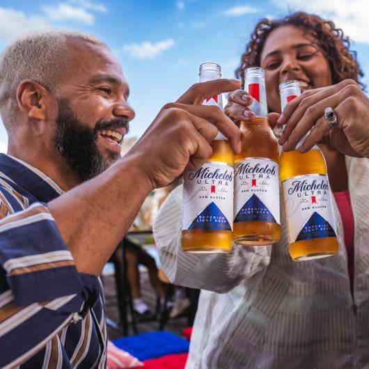 Cerveja de baixa caloria Michelob Ultra Sem glúten Long Neck 330ml - Imagem em destaque