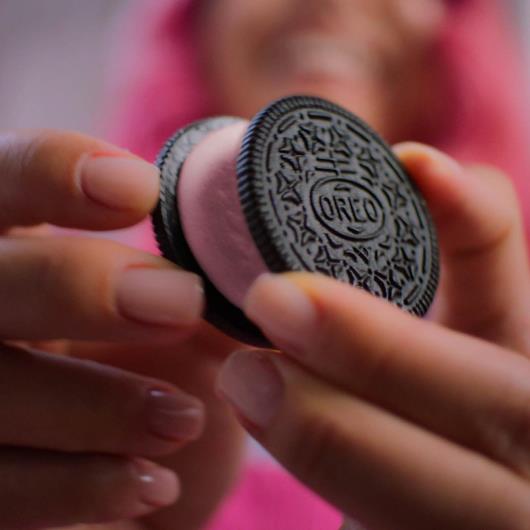 Biscoito Recheado Oreo Milkshake de Morango Multipack 144g - Imagem em destaque