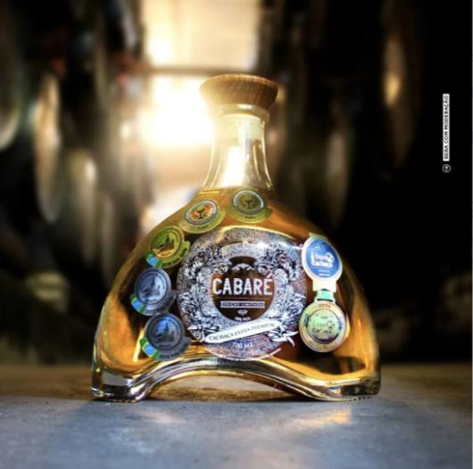 Cachaça Cabaré Extra Premium 15 Anos 700ml - Imagem em destaque