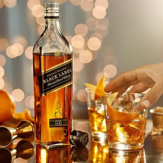 Whisky Johnnie Walker Black Label 1L - Imagem em destaque